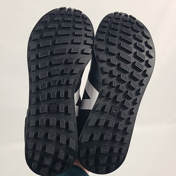 NEW Veja SDU TPU B-Mesh Black White Sneakers Sz 39, W8, M6 - Picture 6 of 7